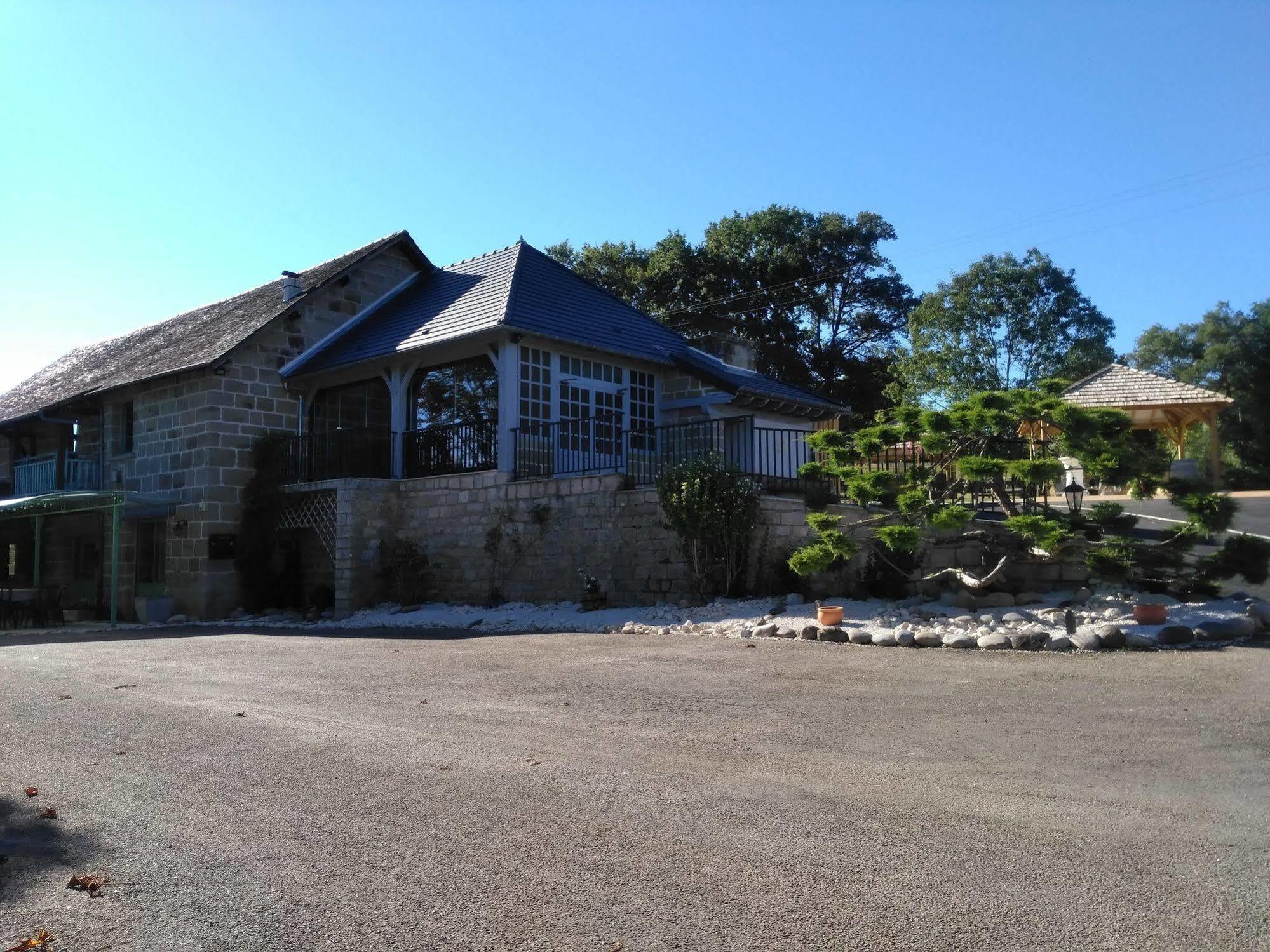 Hotel Logis Auberge La Grange De Renaudet à Larche  Extérieur photo